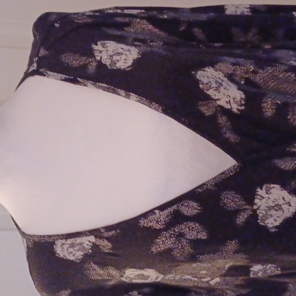 💙🌺Ellen Tracy Black and White Knit Top - Picture 7 of 11